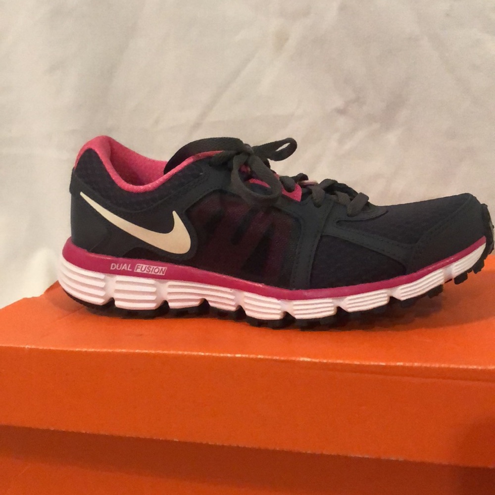 Nike dual fusion st 2